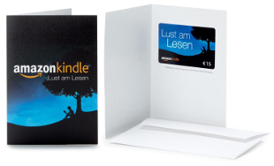 Gutschein von Amazon mit dem Kindle-Motiv, bei dem jemand unter einem Baum liest